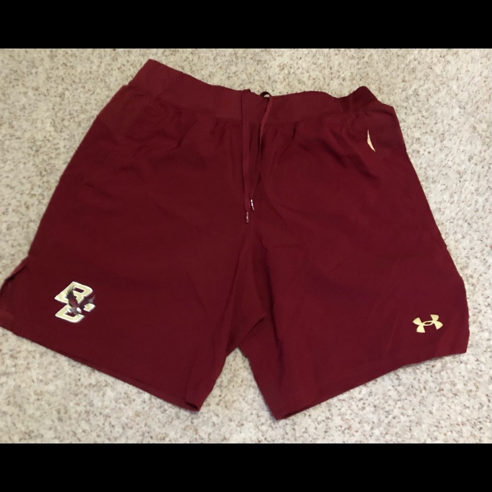 Mens Boston College Under Armour dry fit shorts sz L